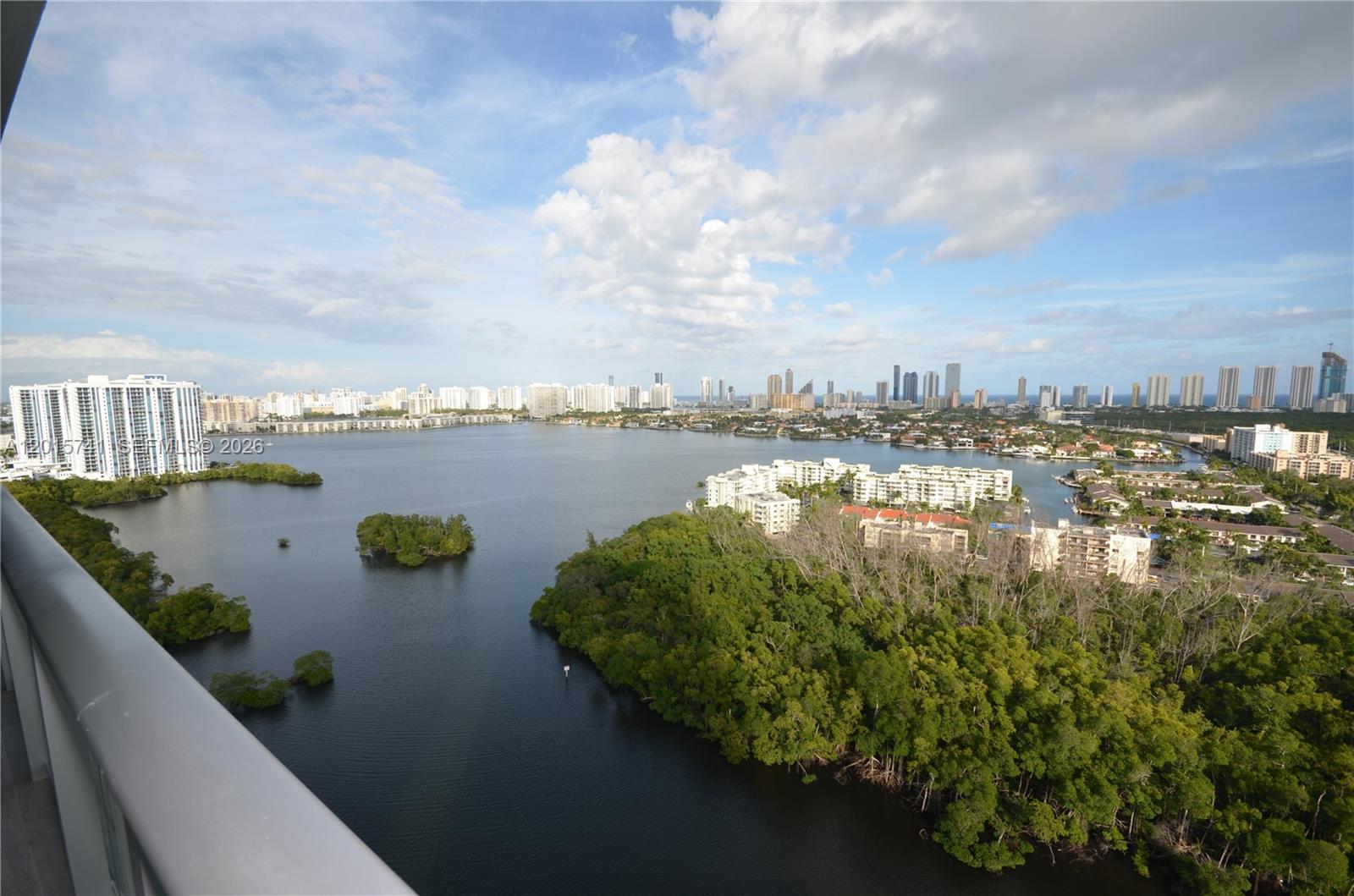 THE HARBOUR SOUTH CONDO - Residential