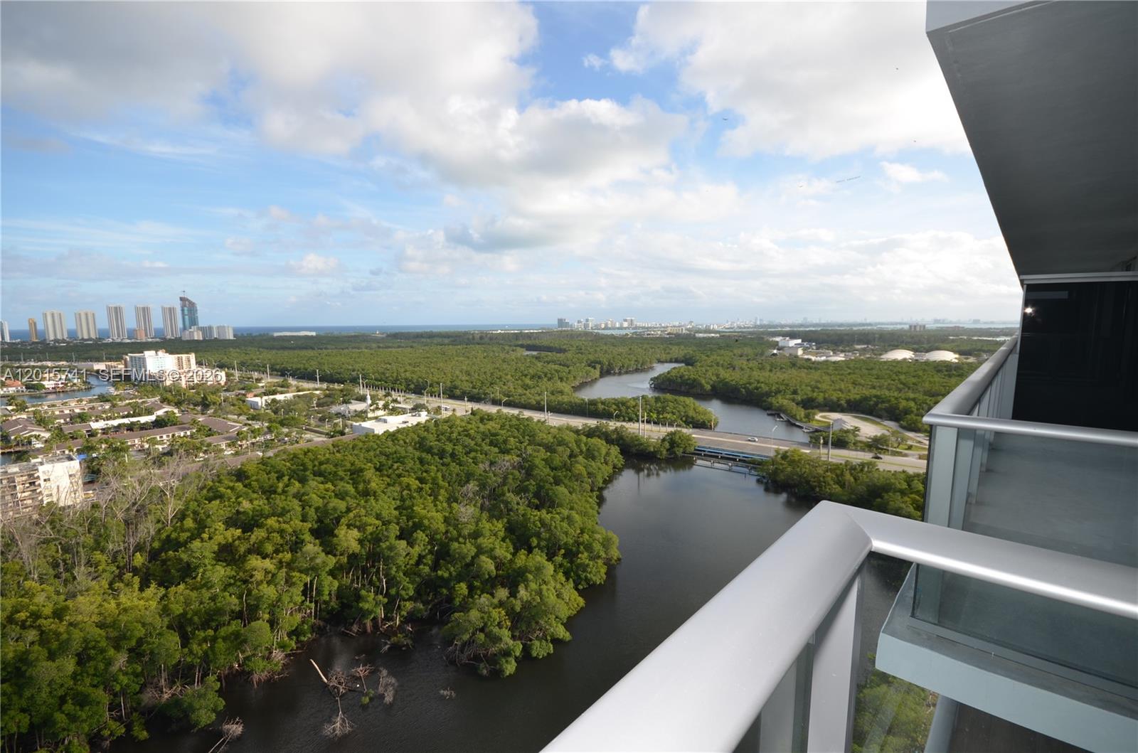 THE HARBOUR SOUTH CONDO - Residential