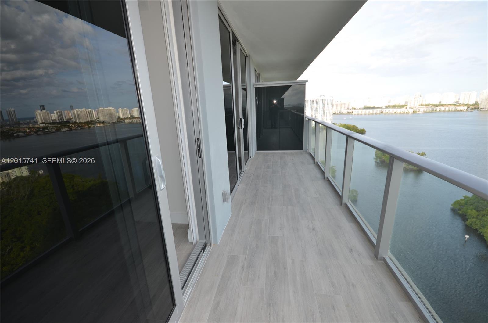 THE HARBOUR SOUTH CONDO - Residential