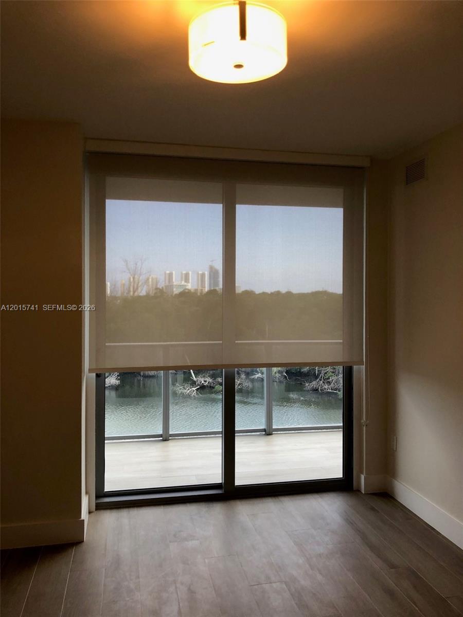 THE HARBOUR SOUTH CONDO - Residential