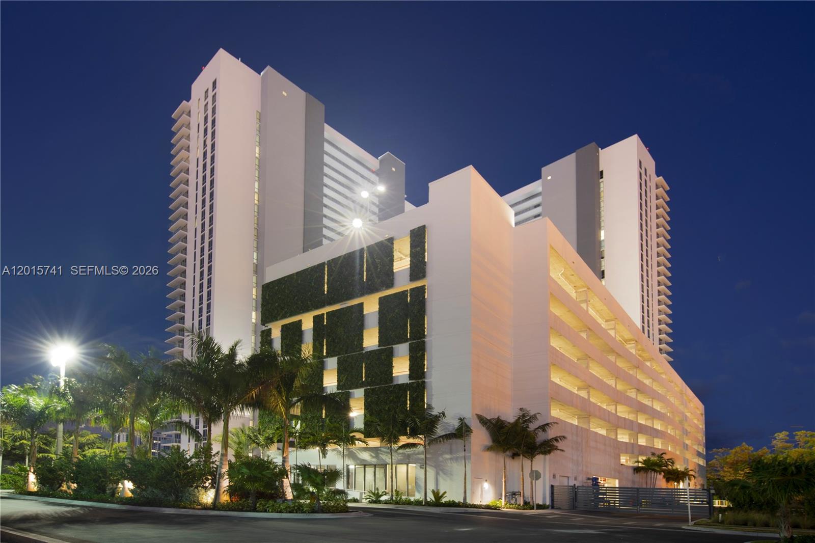 THE HARBOUR SOUTH CONDO - Residential
