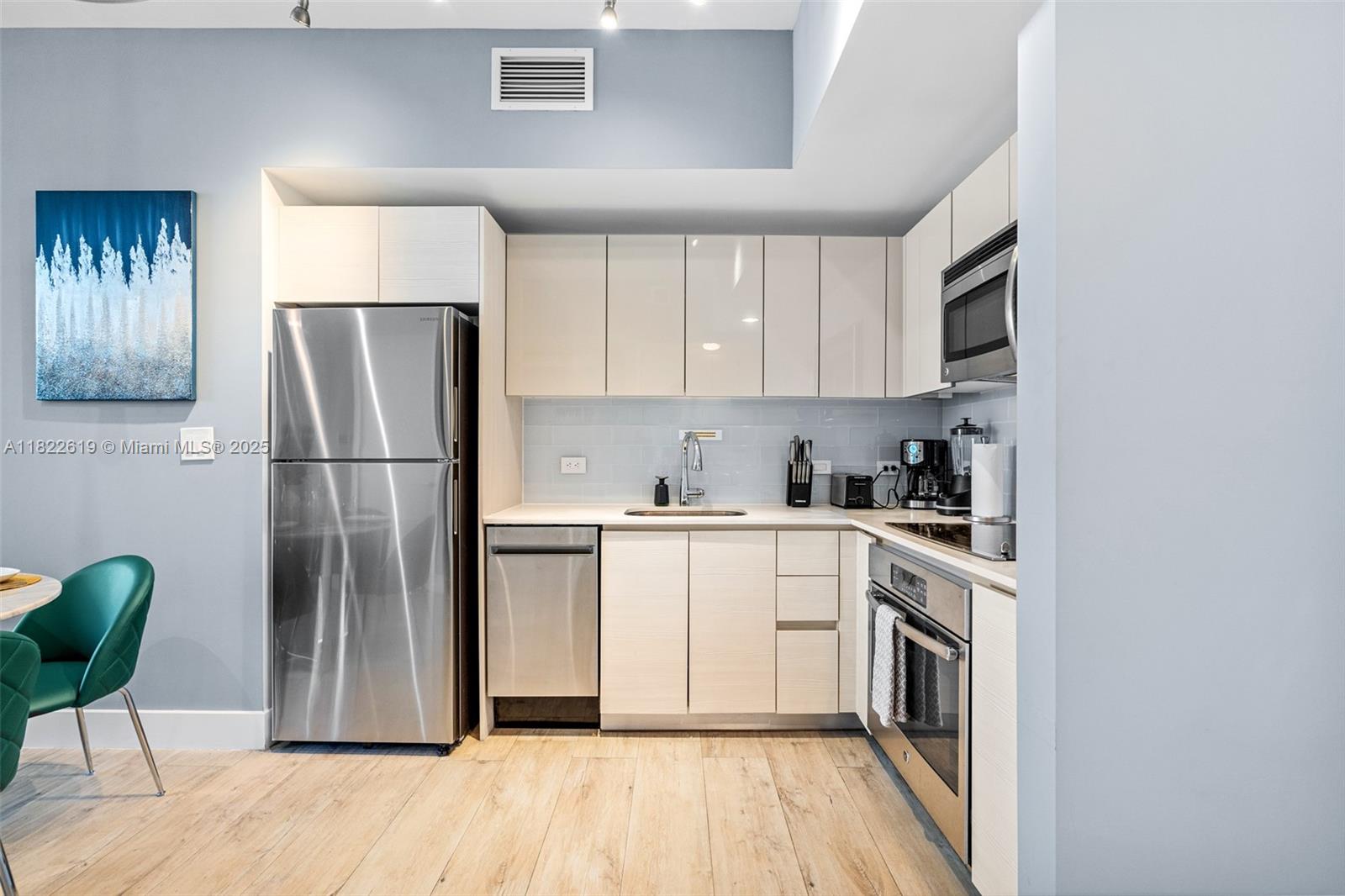 BEACHWALK CONDOMINIUM - Residential Lease