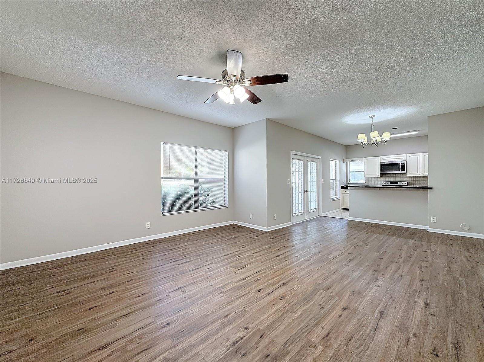 1421 Avon Ln 107