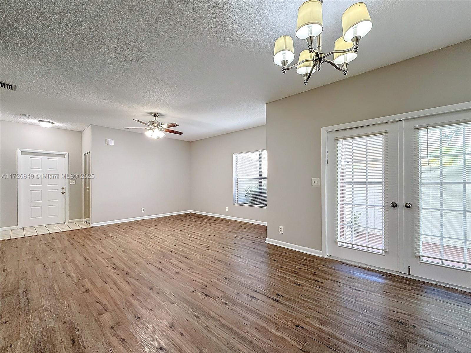 1421 Avon Ln 107