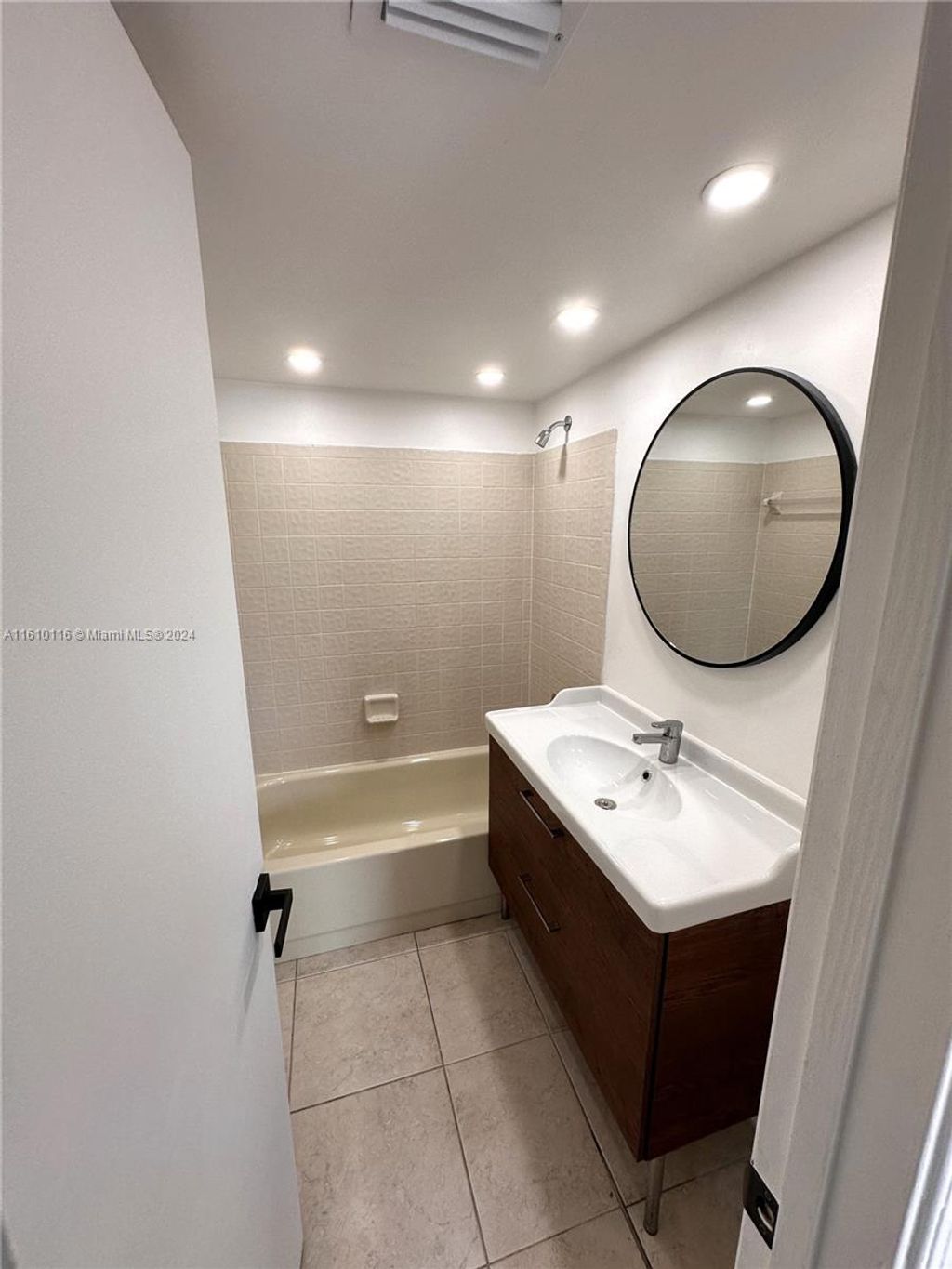 Photo of 910 Twin Lakes Dr #8-K, Coral Springs, FL 33071 (MLS # A11610116)