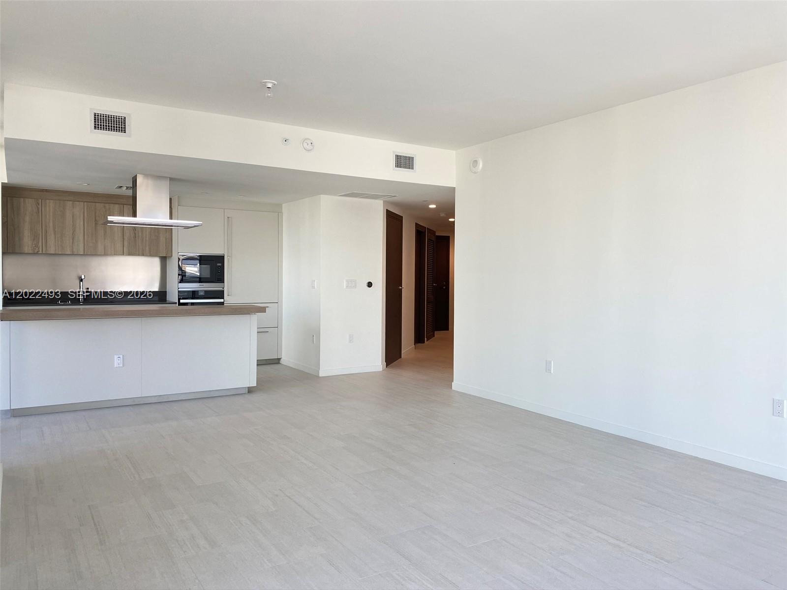 1000 Brickell Plz 2715