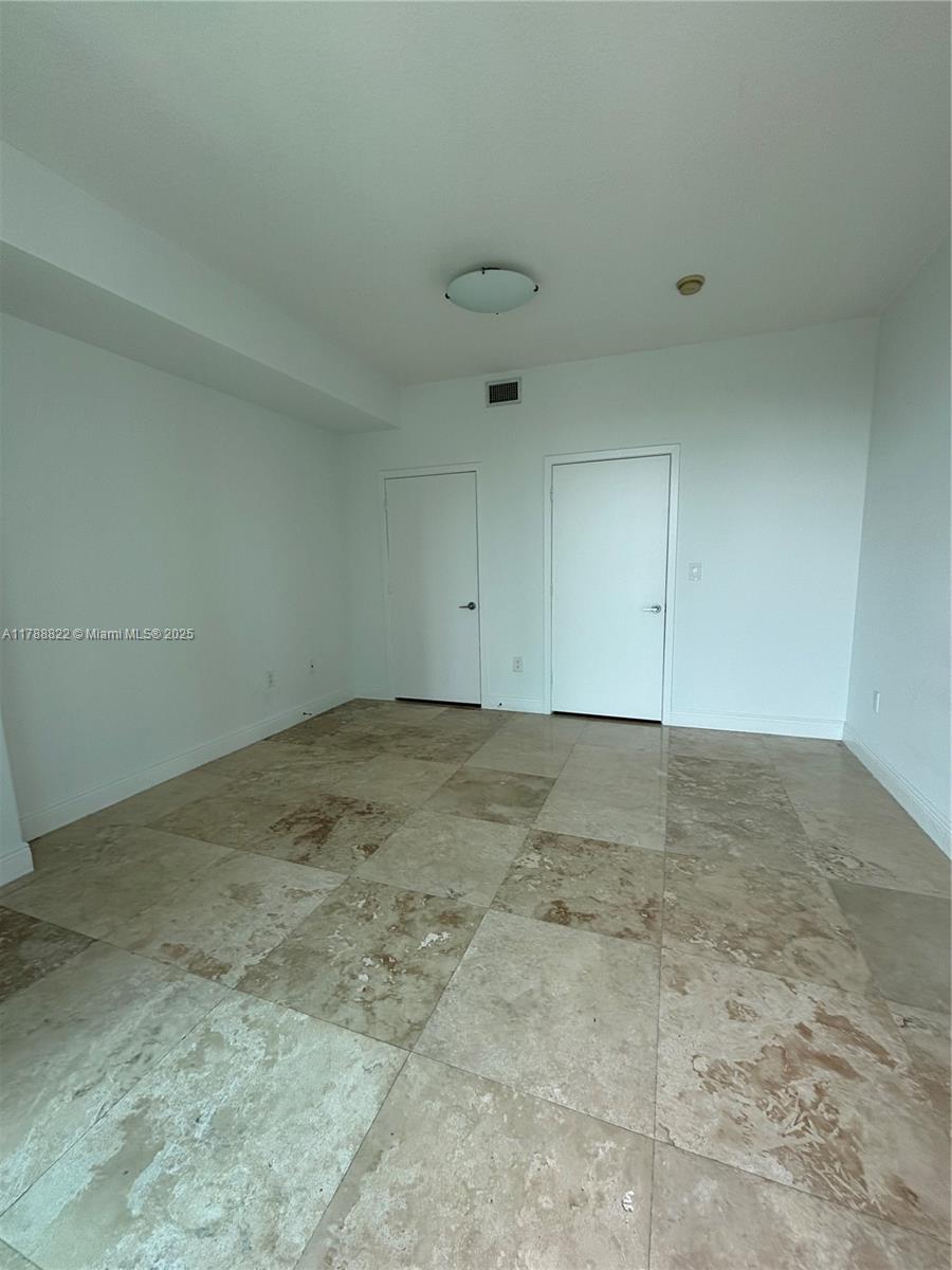 THE AXIS ON BRICKELL COND - Residential
