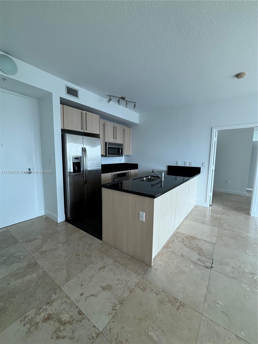 THE AXIS ON BRICKELL COND - Residential
