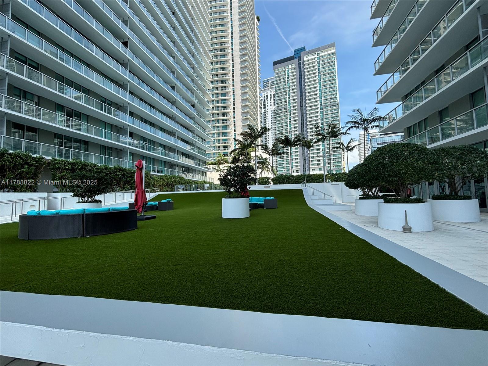 THE AXIS ON BRICKELL COND - Residential