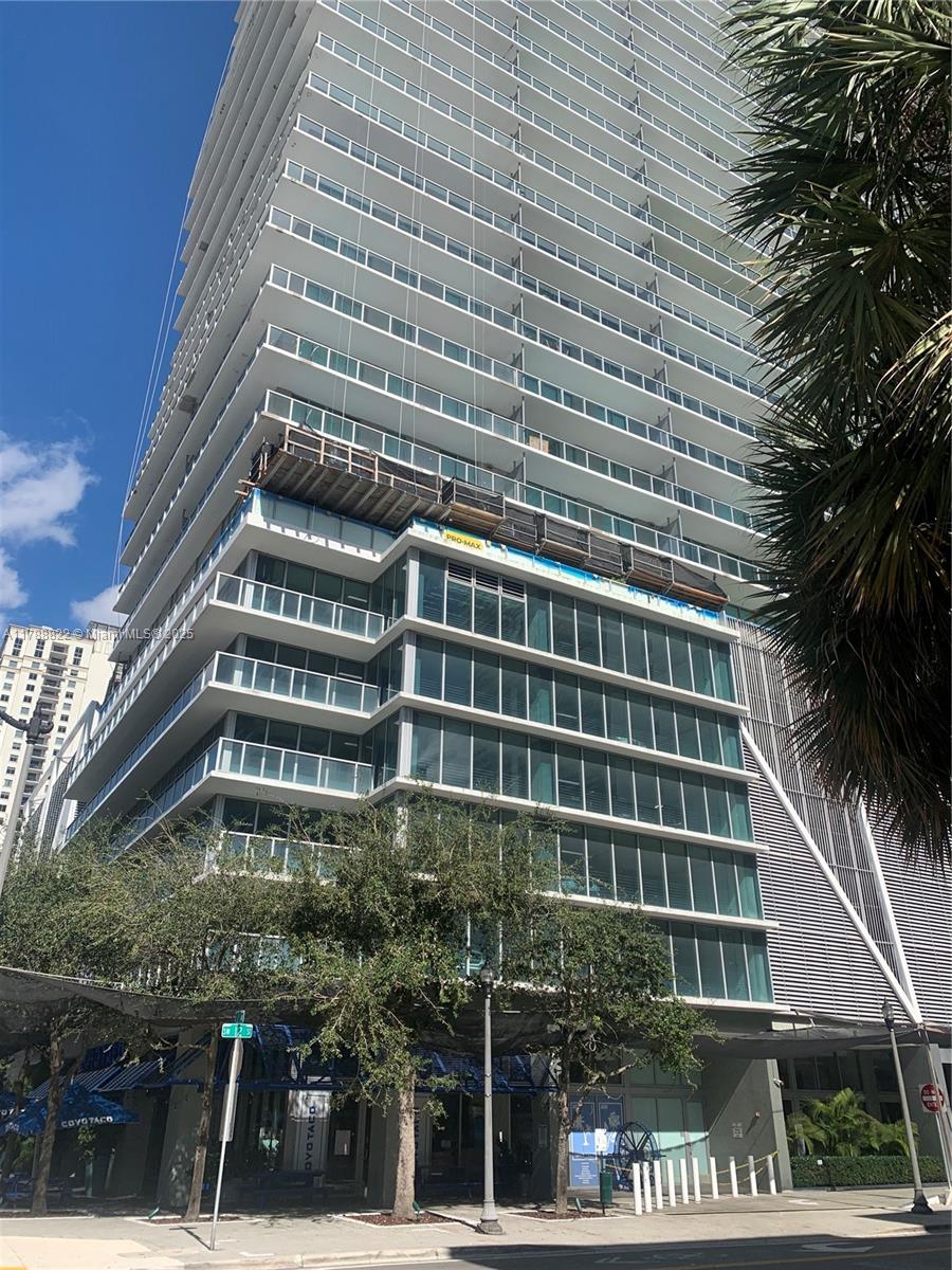 THE AXIS ON BRICKELL COND - Residential