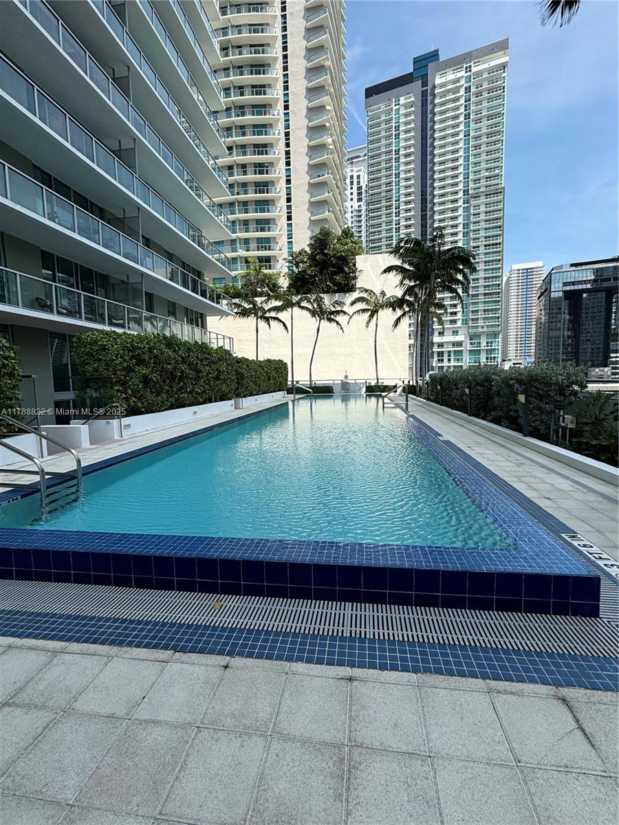 THE AXIS ON BRICKELL COND - Residential