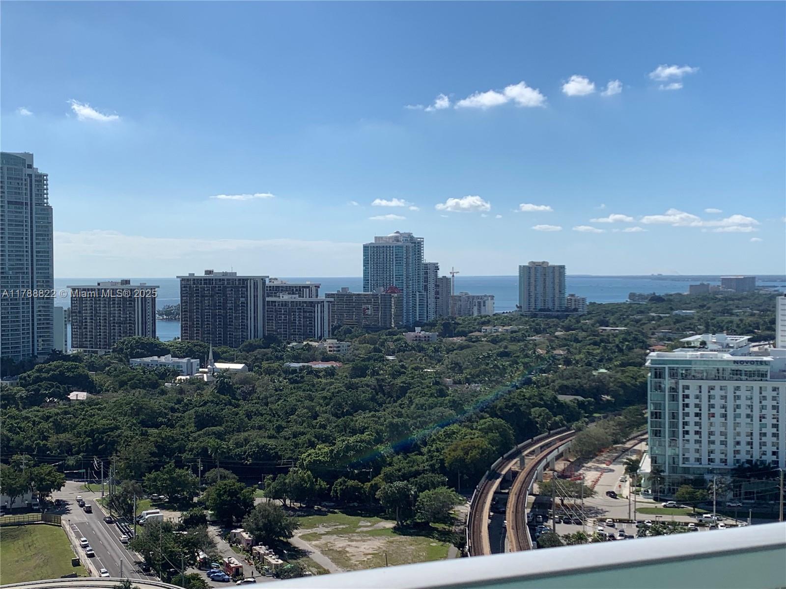 THE AXIS ON BRICKELL COND - Residential