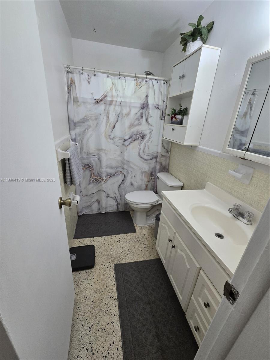 HIALEAH 8TH ADDN - Residential Lease