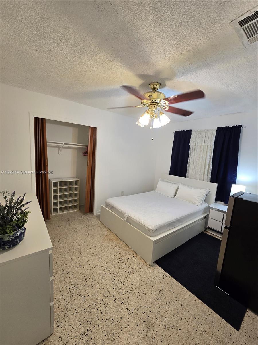 HIALEAH 8TH ADDN - Residential Lease