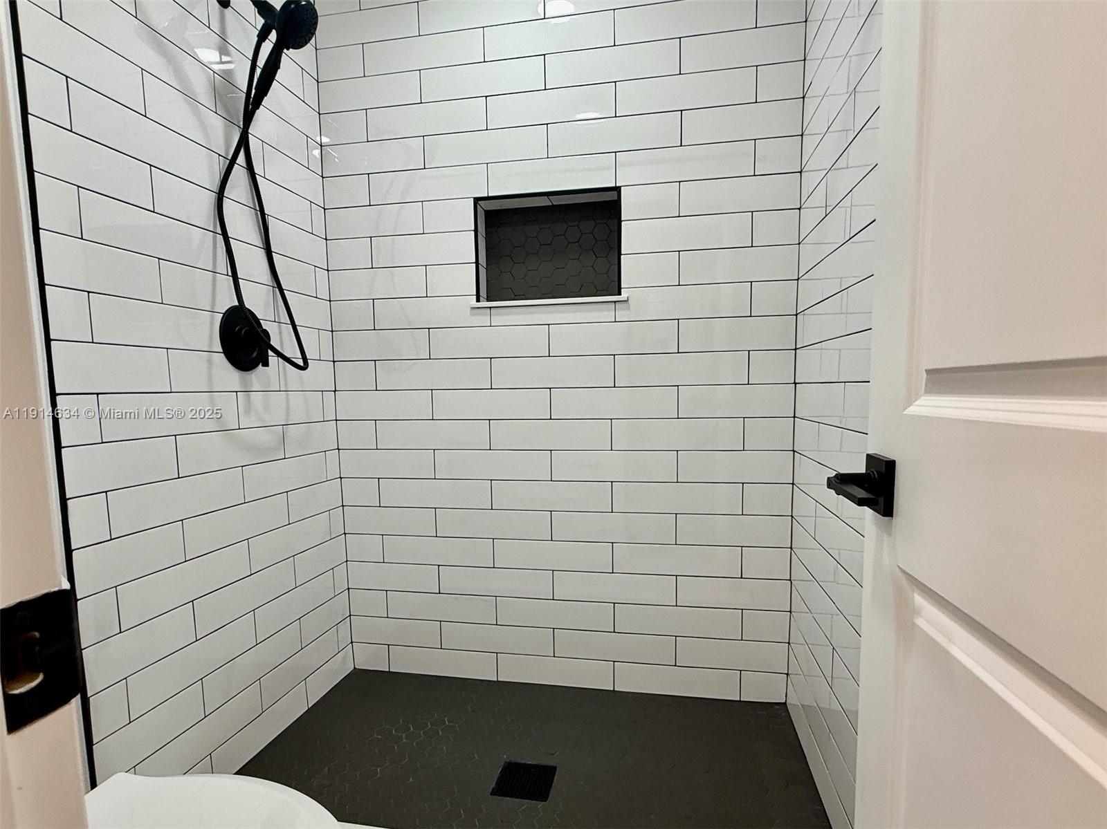 LAKEVIEW AT THE HAMMOCKS - Residential Lease