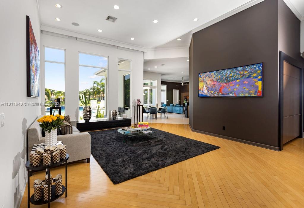 ENCLAVE - Residential