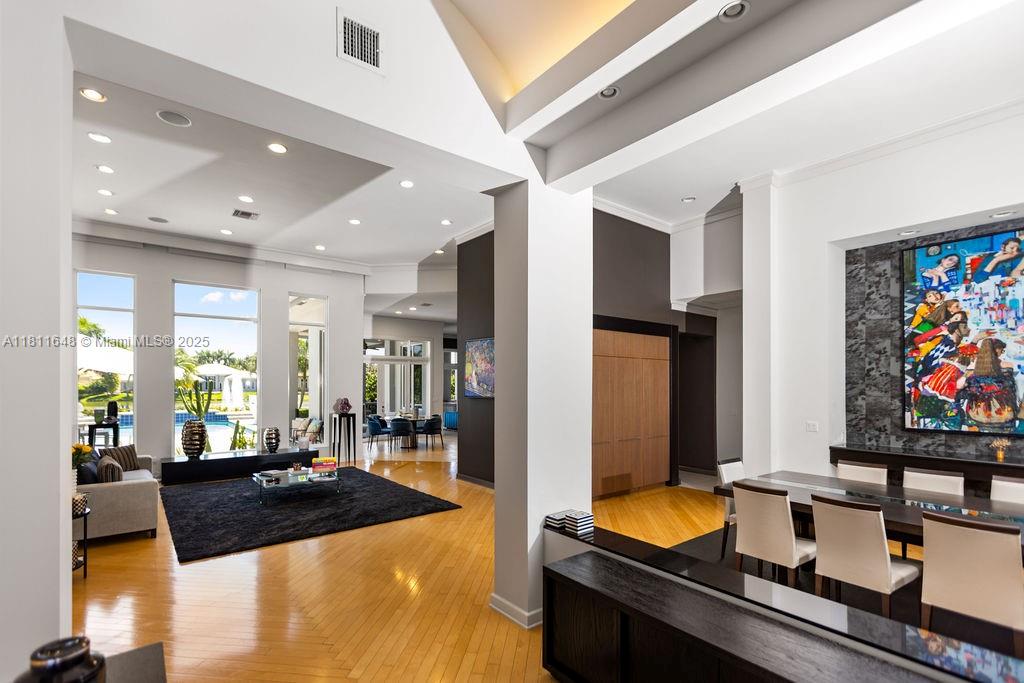 ENCLAVE - Residential