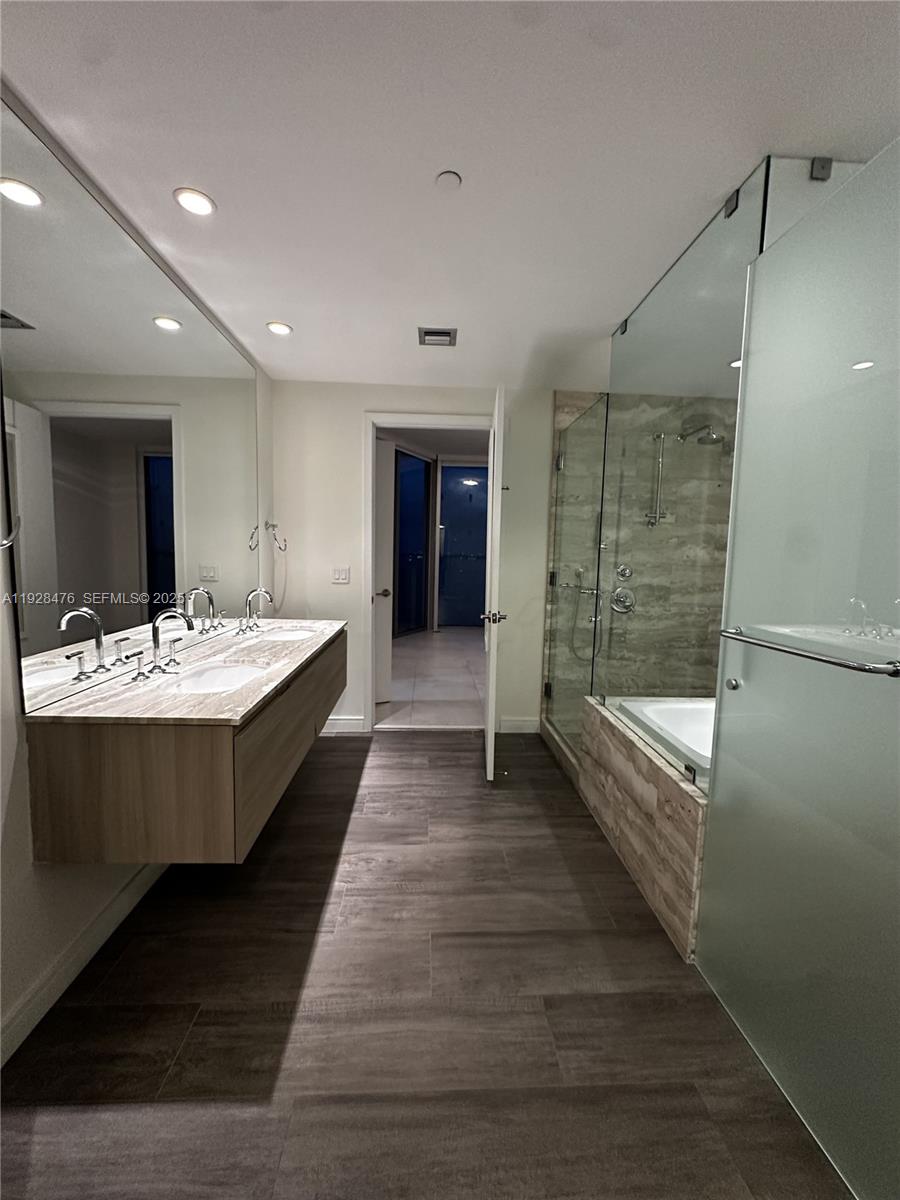 2900 NE 7th Ave 1604