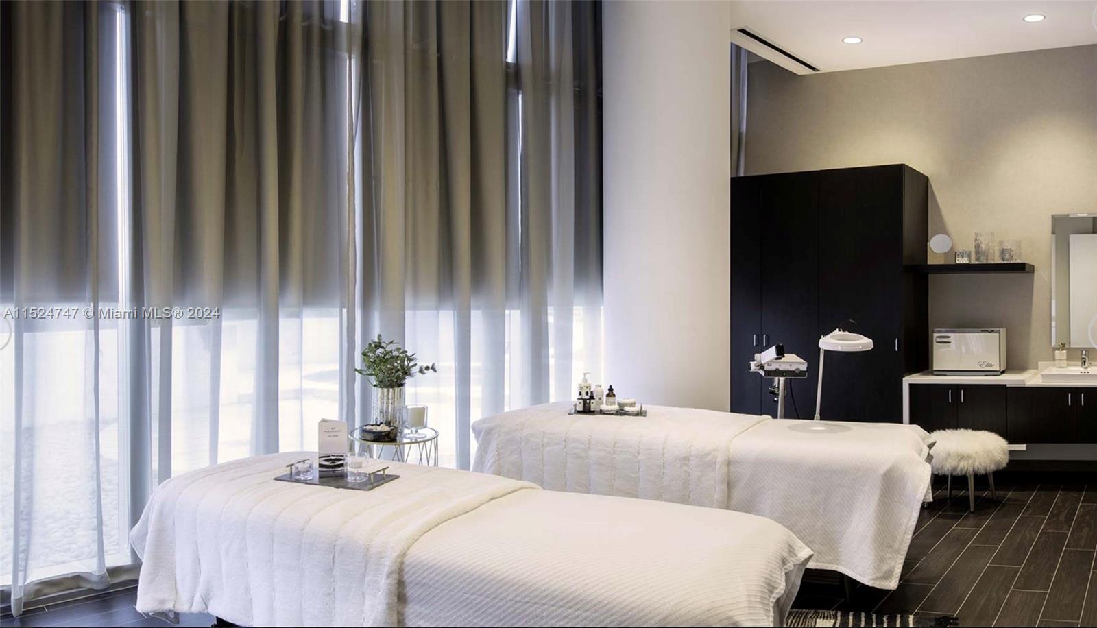 PARAMOUNT MIAMI WORLDCENT - Residential Lease