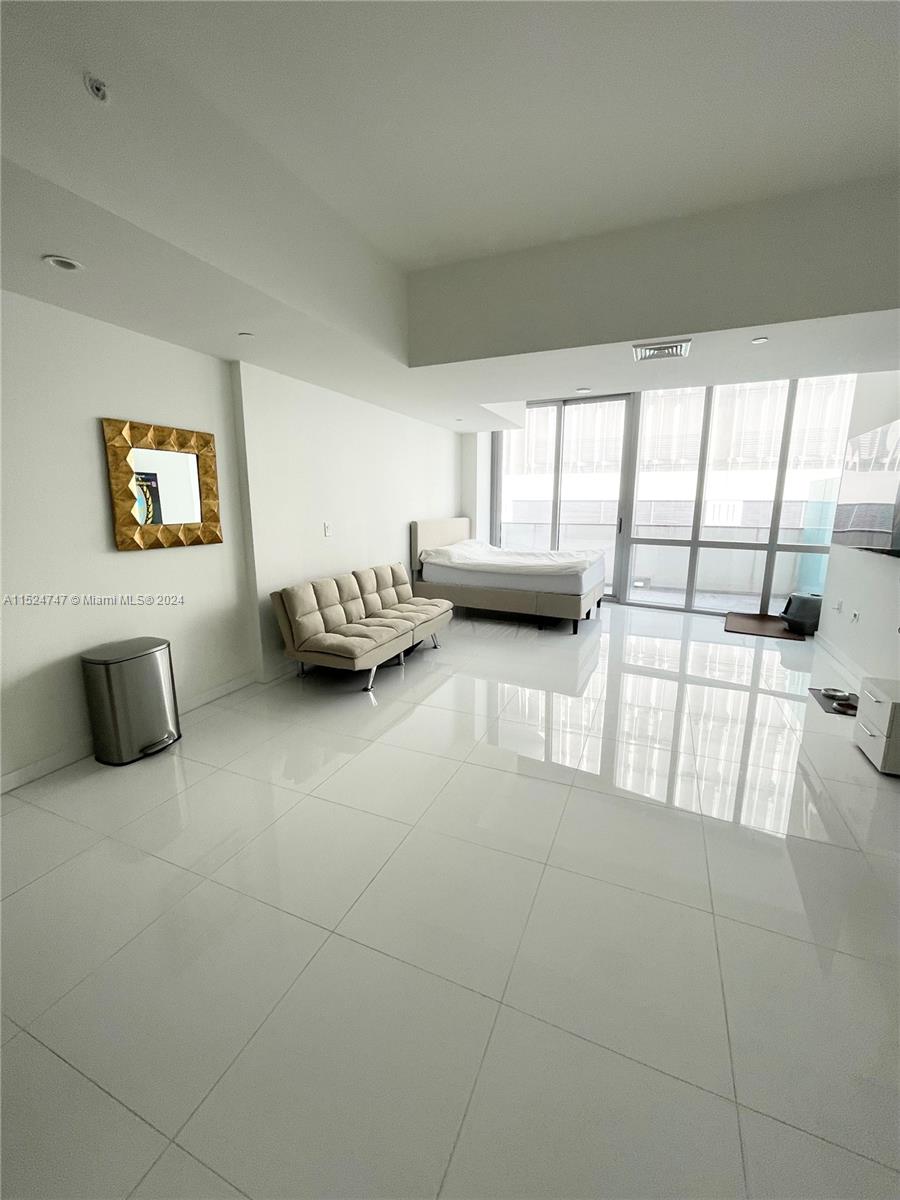 PARAMOUNT MIAMI WORLDCENT - Residential Lease