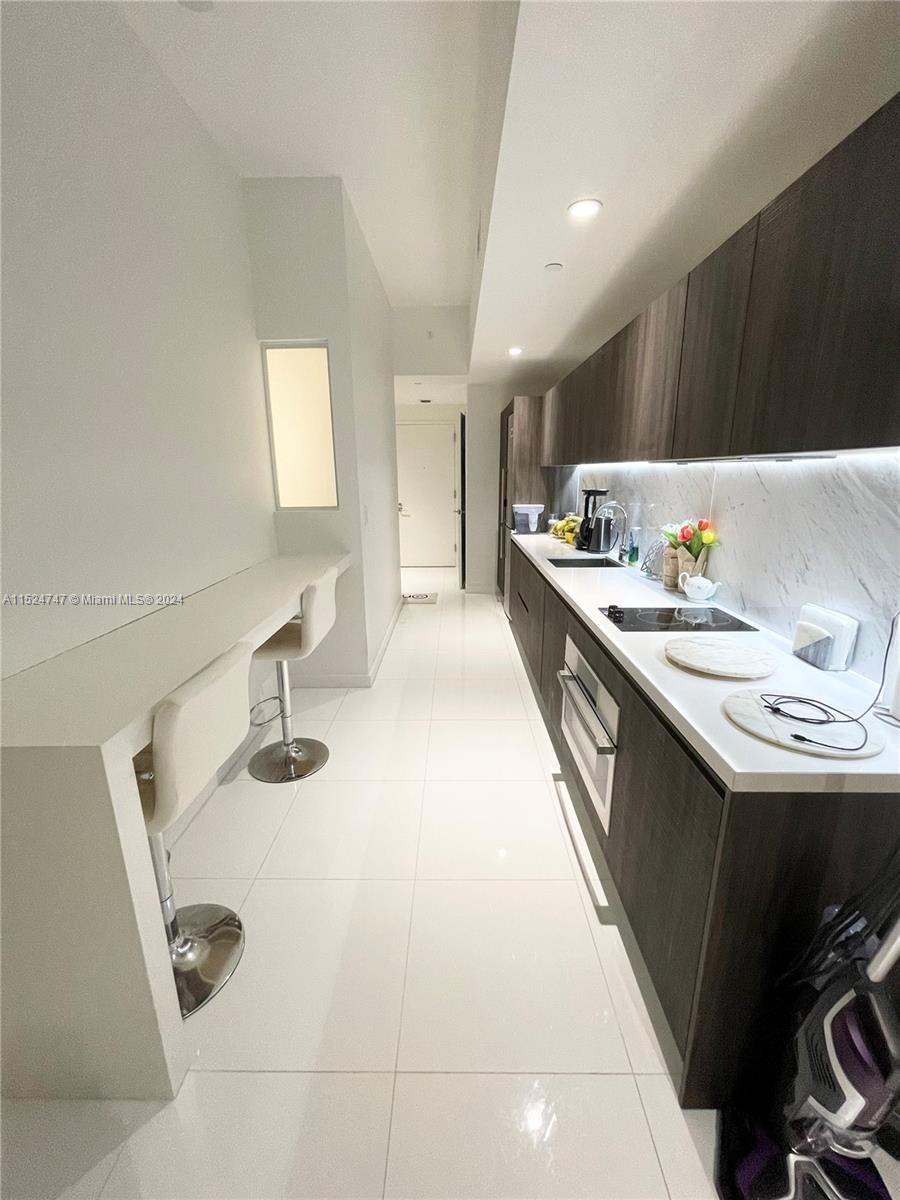 PARAMOUNT MIAMI WORLDCENT - Residential Lease