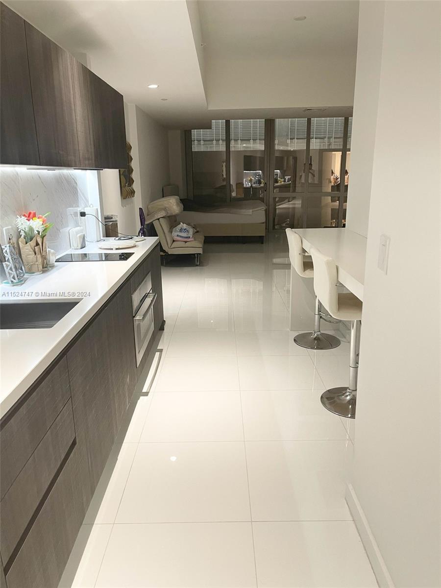 PARAMOUNT MIAMI WORLDCENT - Residential Lease