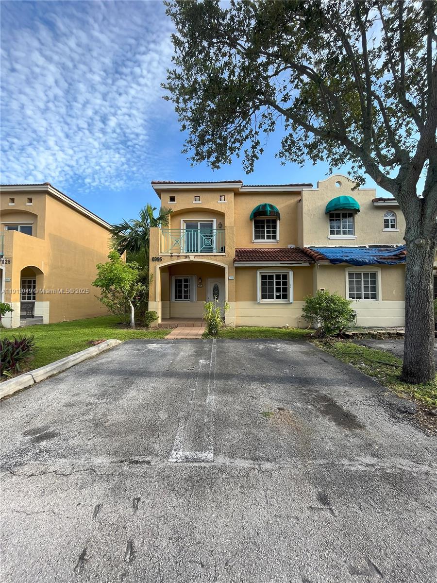 BONITA GOLF VIEW TOWNVILL - Residential