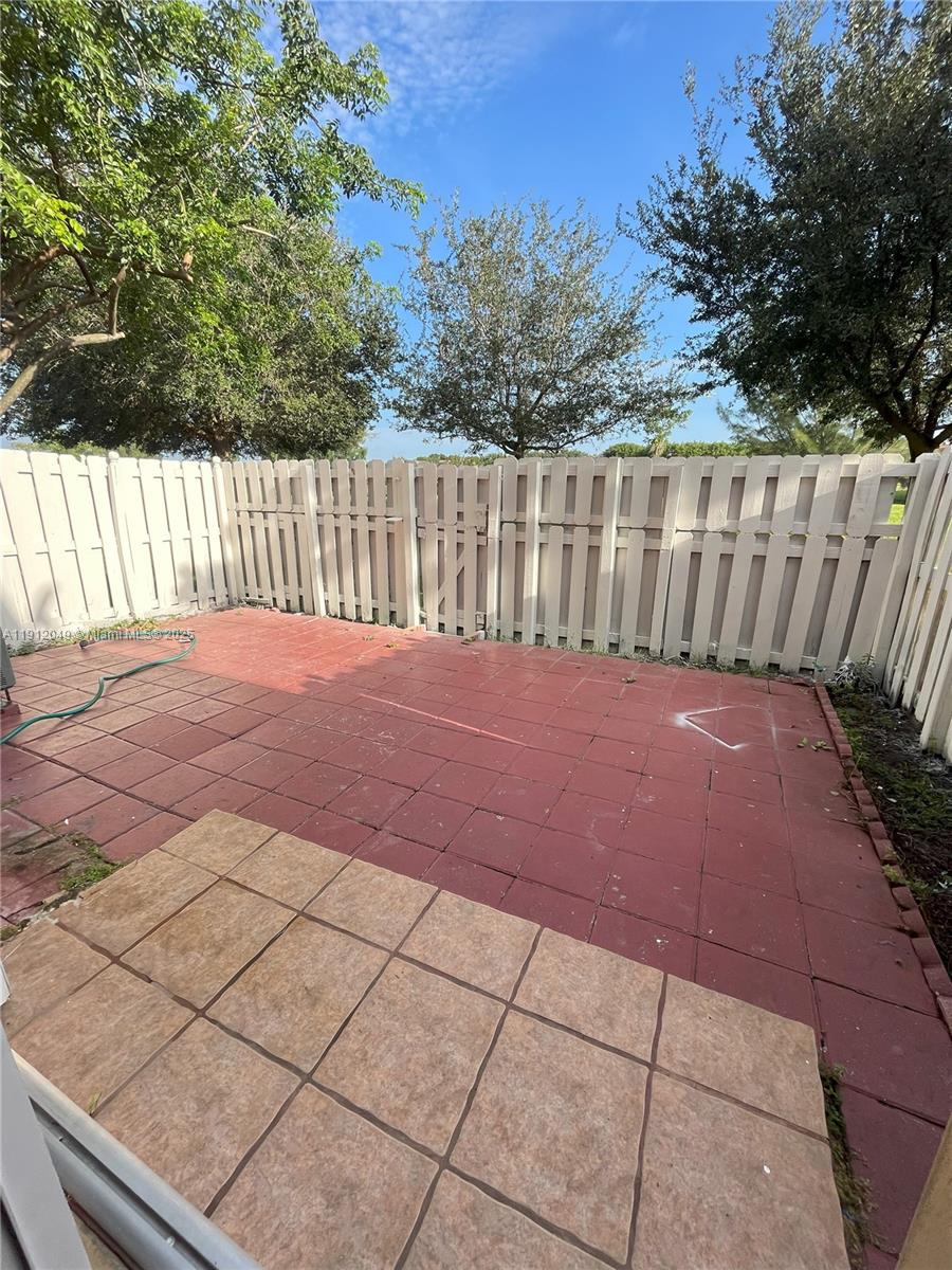 BONITA GOLF VIEW TOWNVILL - Residential