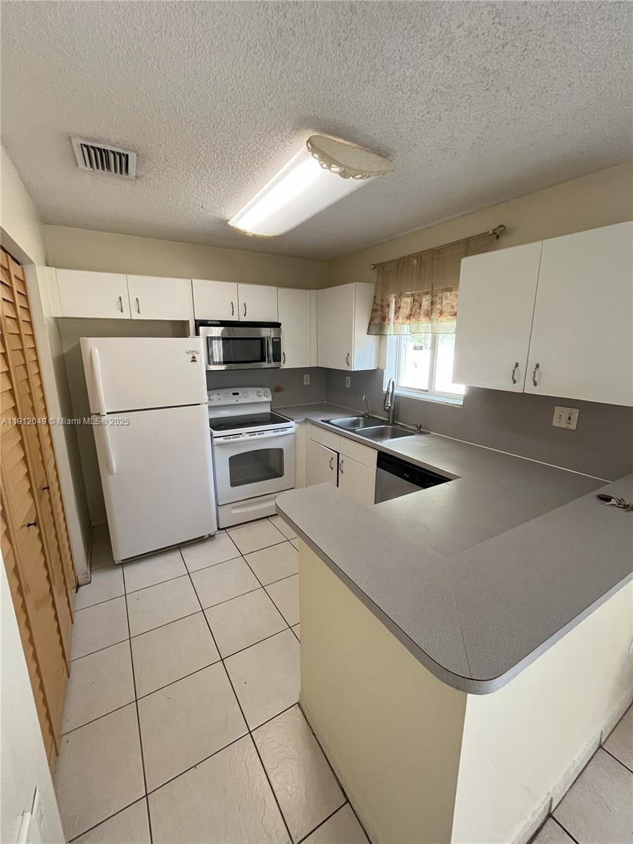 BONITA GOLF VIEW TOWNVILL - Residential