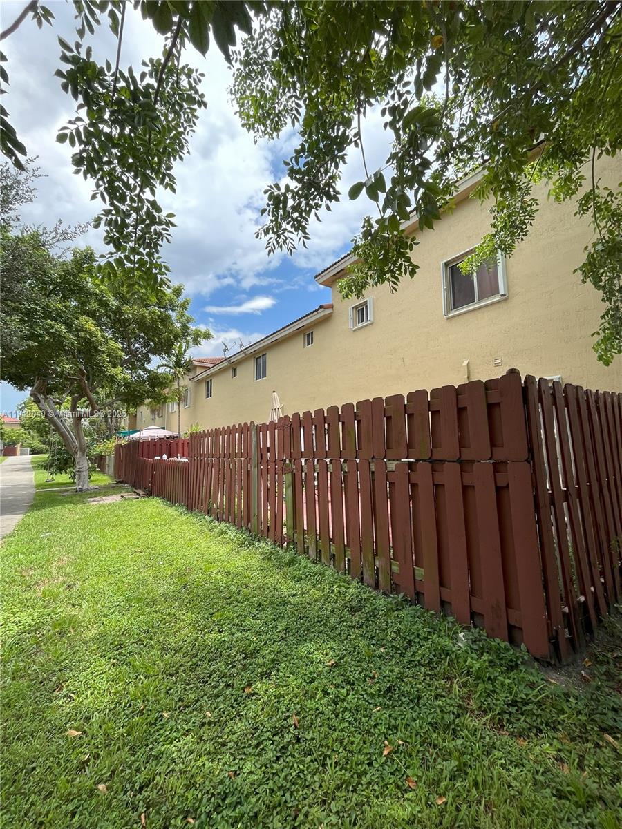 BONITA GOLF VIEW TOWNVILL - Residential