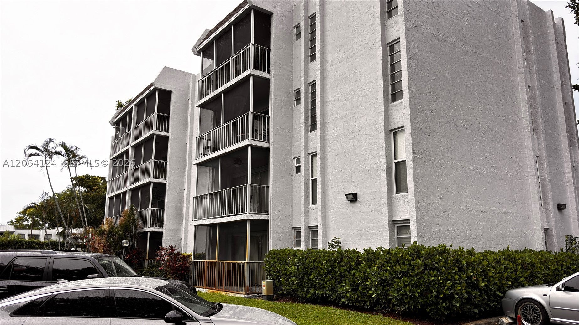 483 N Pine Island Rd C305