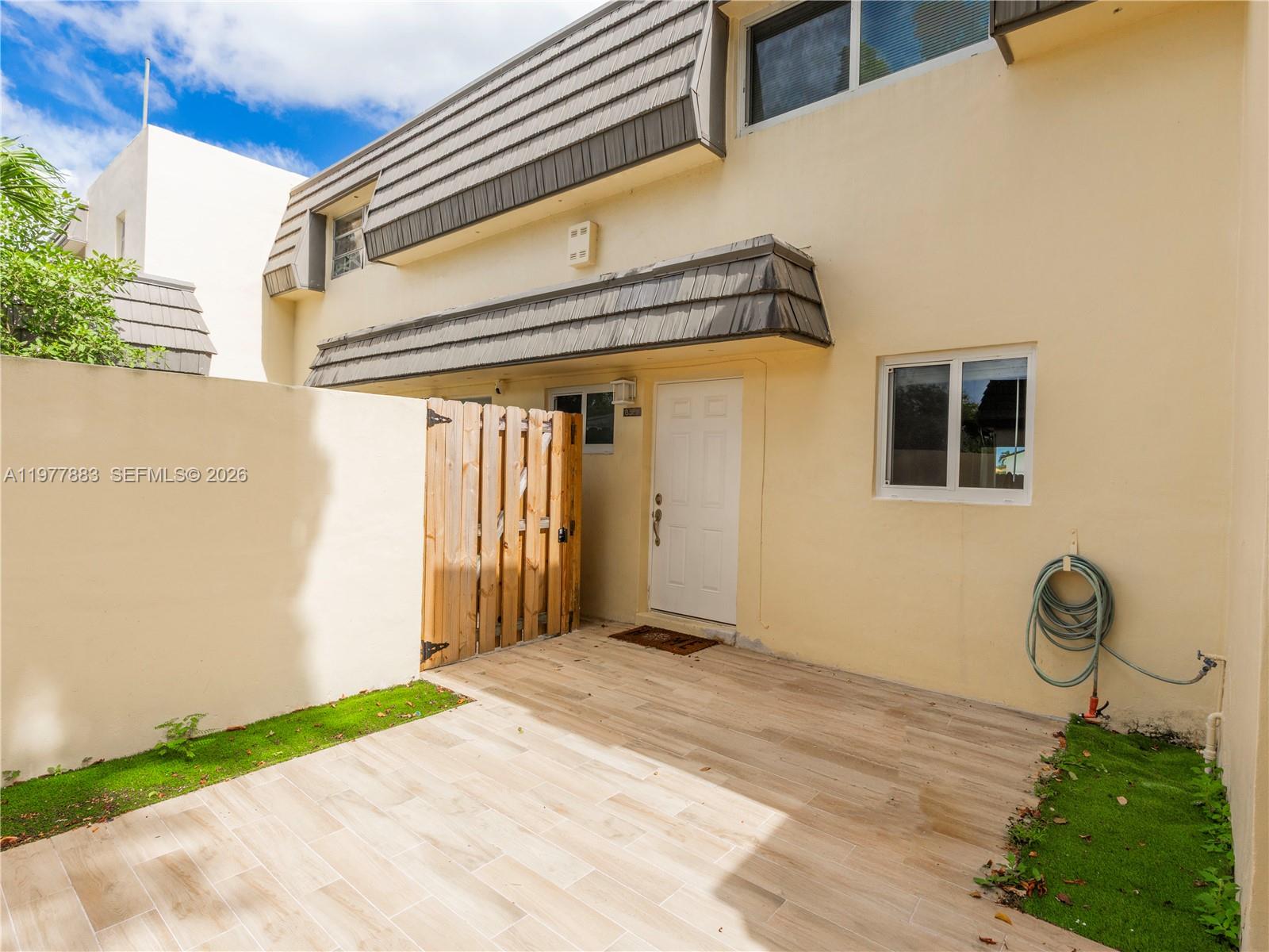 KENDALE LK TOWNHOUSE COND - Residential Lease