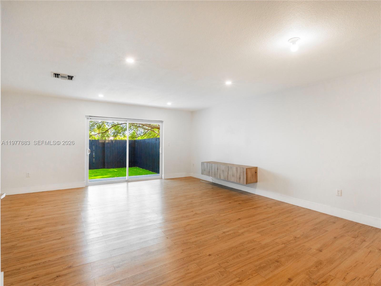 KENDALE LK TOWNHOUSE COND - Residential Lease