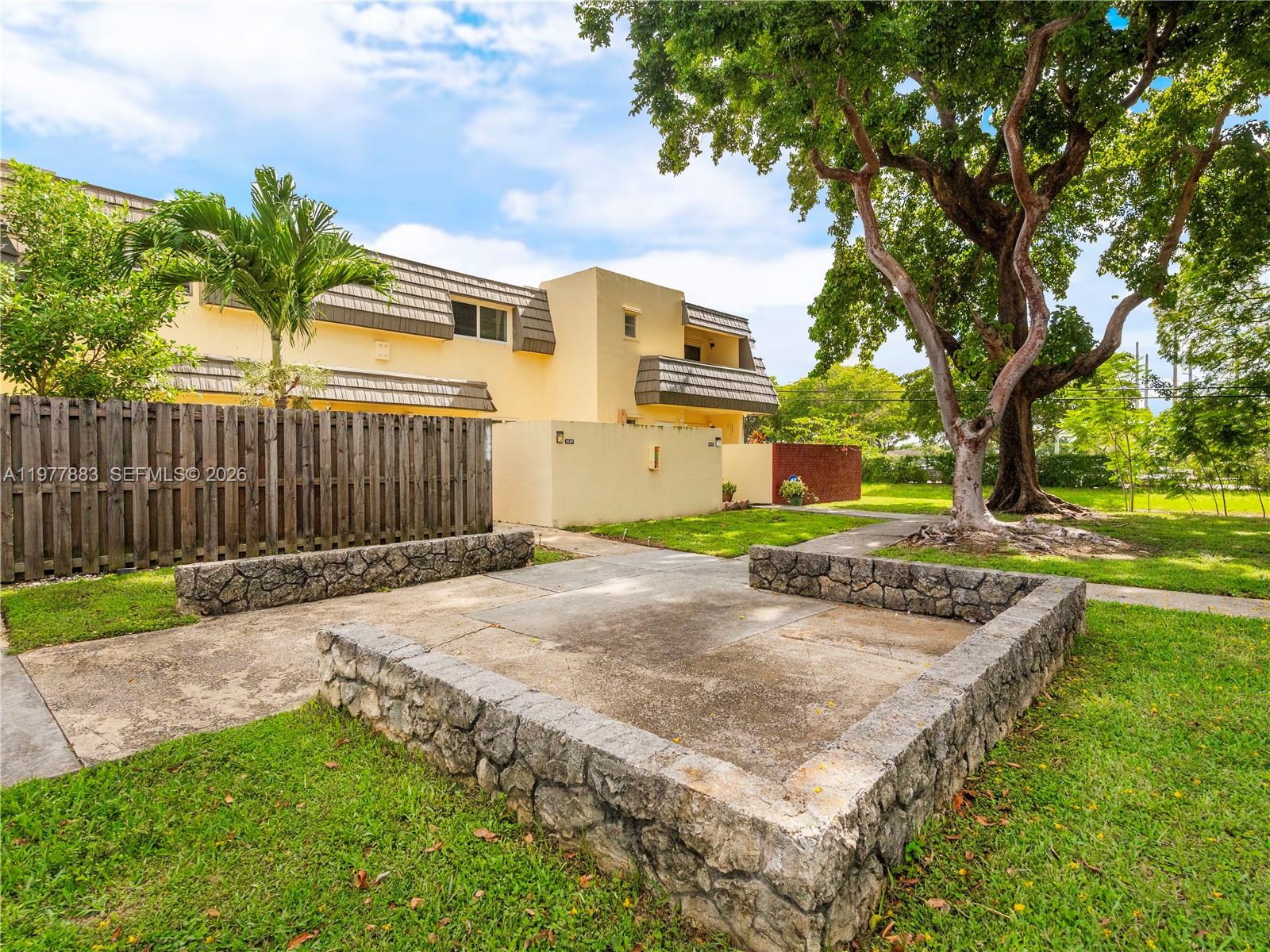 KENDALE LK TOWNHOUSE COND - Residential Lease