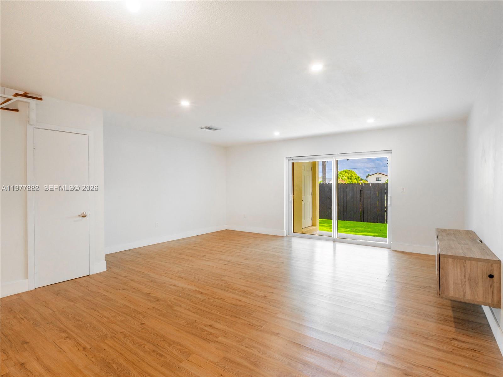 KENDALE LK TOWNHOUSE COND - Residential Lease