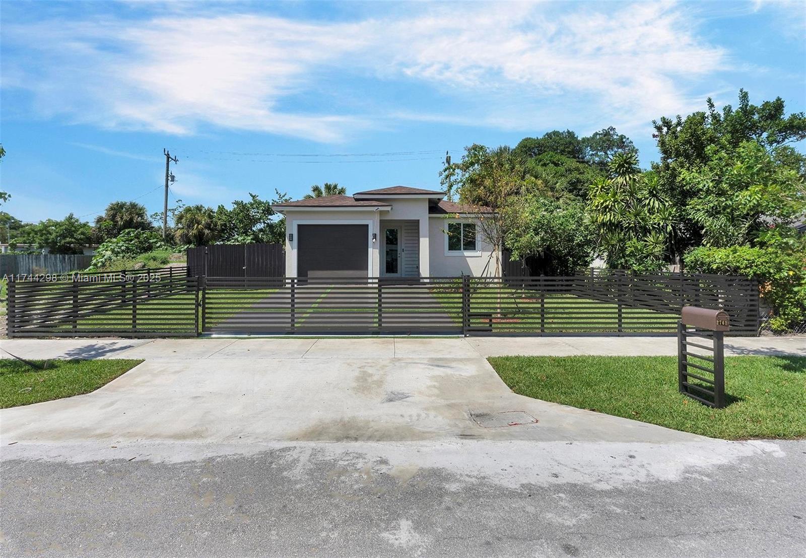 2761 NW 5th St