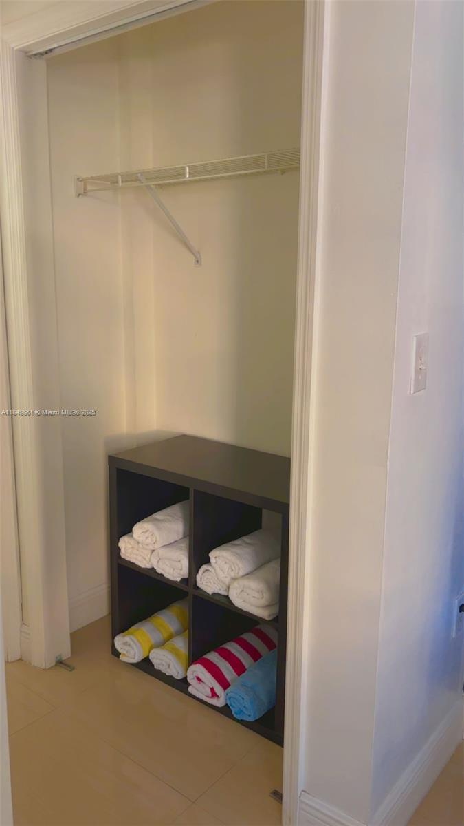 HAMPTON ON WASHINGTON AV - Residential