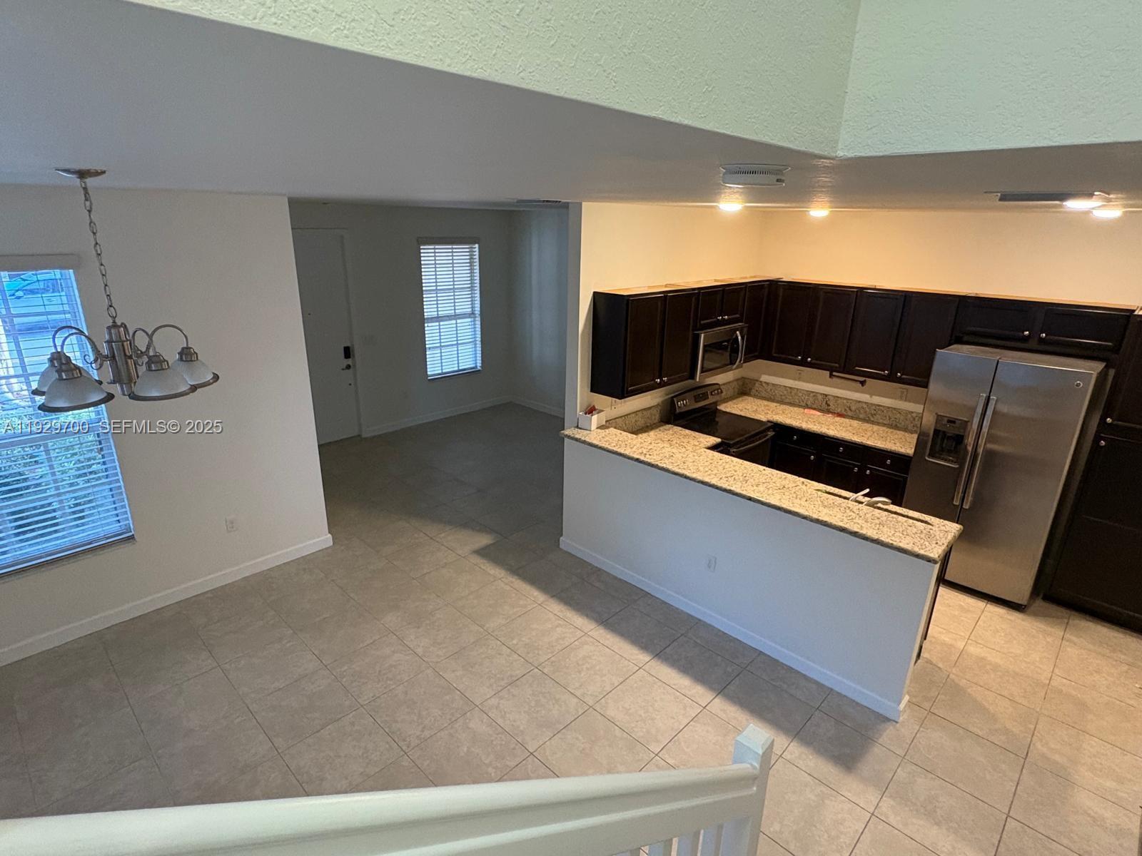 KENDALL COMMONS TOWNHOMES - Residential Lease