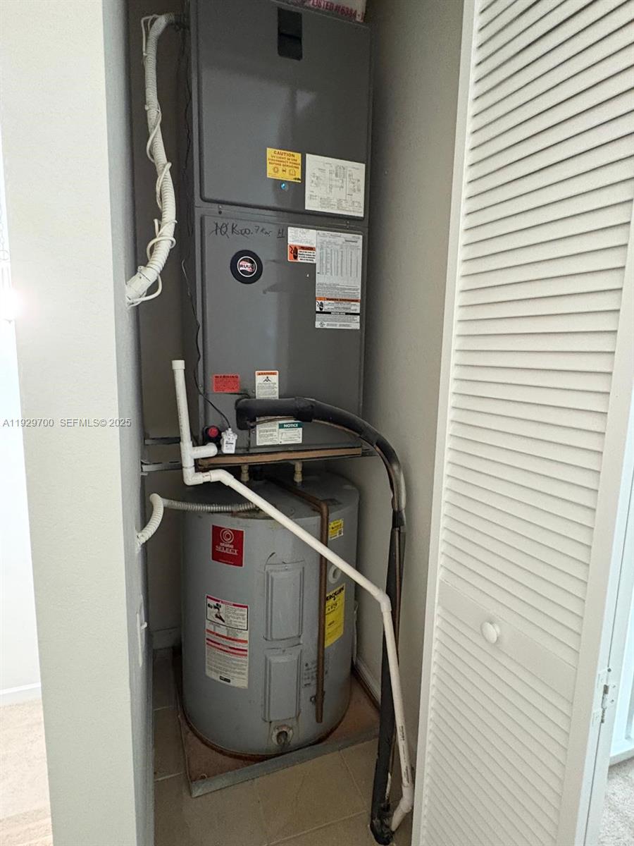 KENDALL COMMONS TOWNHOMES - Residential Lease