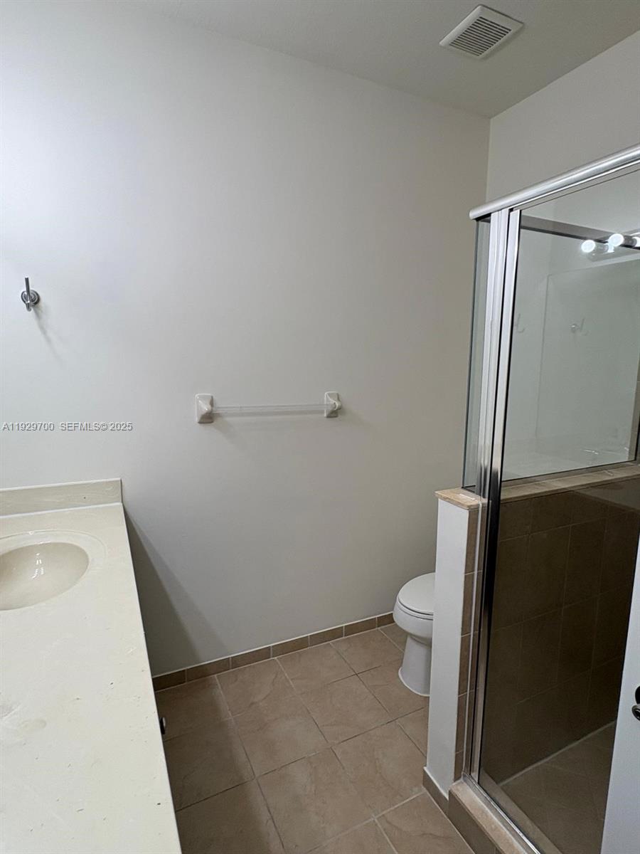 KENDALL COMMONS TOWNHOMES - Residential Lease