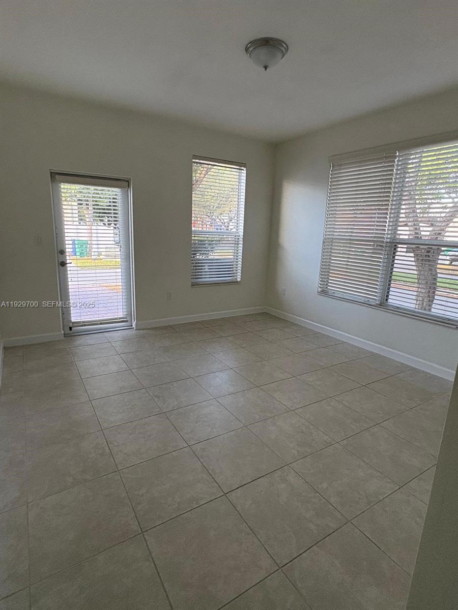 KENDALL COMMONS TOWNHOMES - Residential Lease