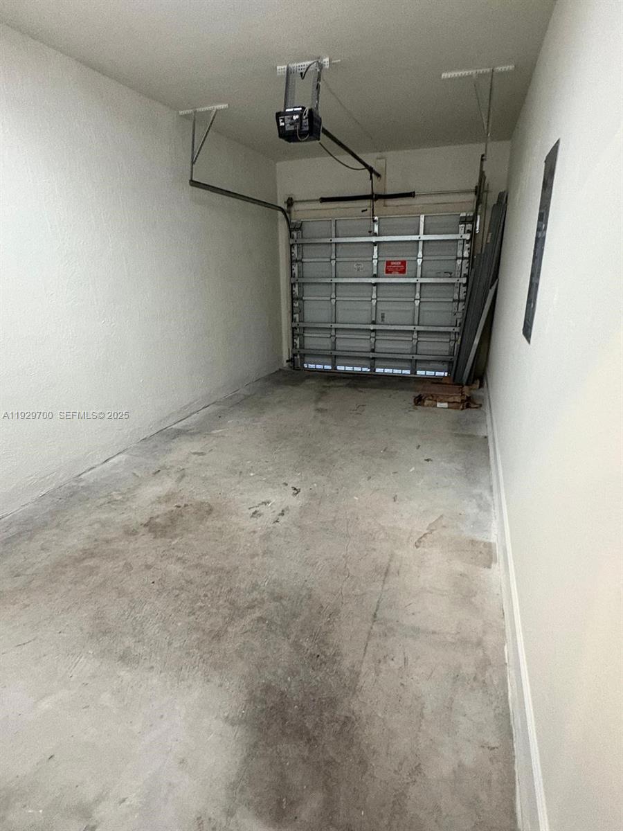 KENDALL COMMONS TOWNHOMES - Residential Lease