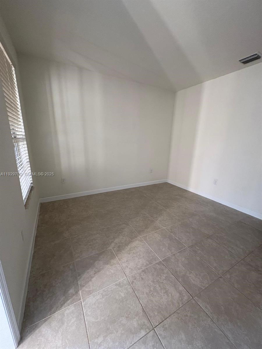 KENDALL COMMONS TOWNHOMES - Residential Lease