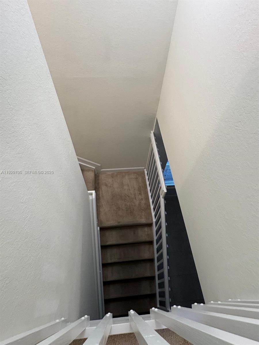 KENDALL COMMONS TOWNHOMES - Residential Lease