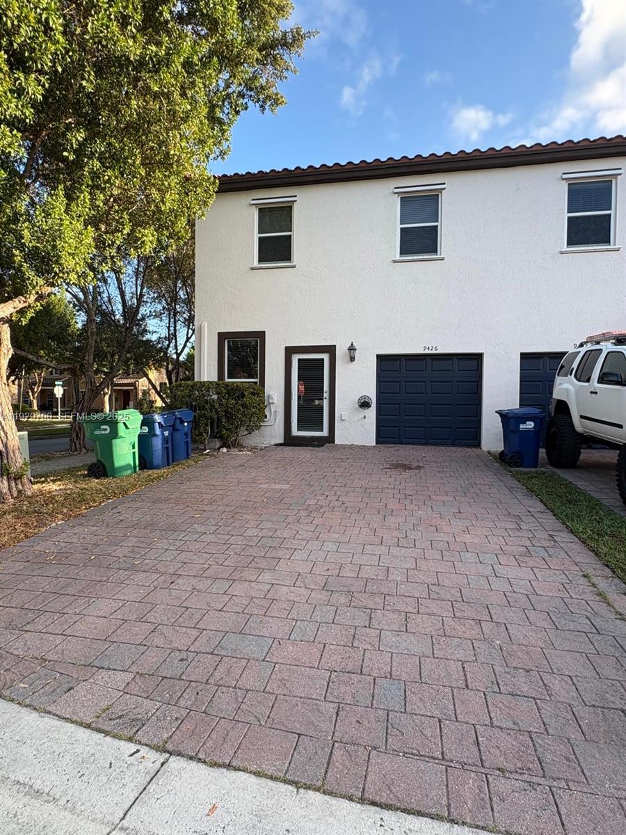 KENDALL COMMONS TOWNHOMES - Residential Lease