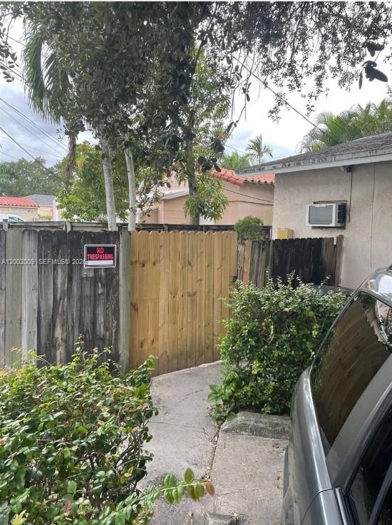 HOLLYWOOD - Residential Lease