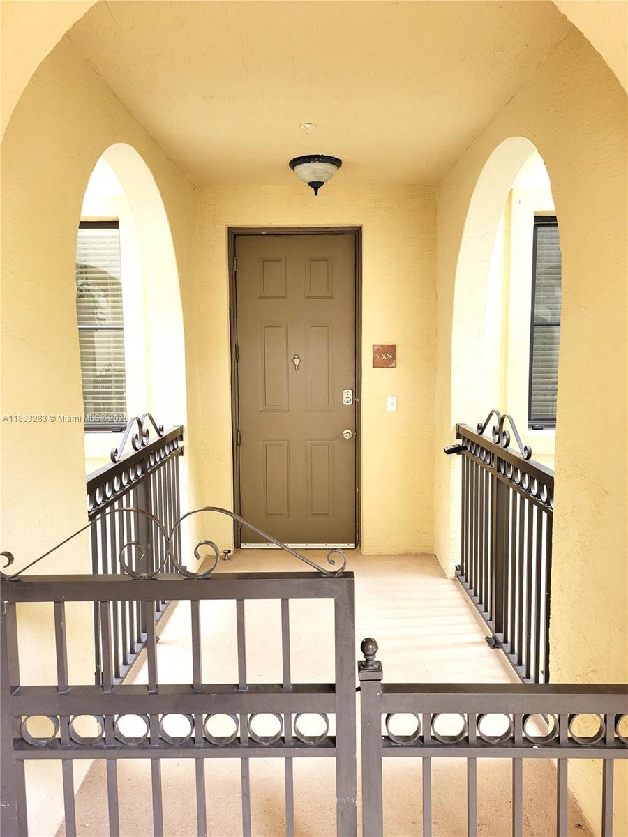Discover the incomparable luxury life resort in Artesia. Condo duplex,3 bedrooms, 2.5 bathrooms, family room, breakfast area, 2 car garage, balcony, inside storage, inside dryer & washer. Over side Master bedroom with wide walking closet. Open Layout- Kitchen with SS appliances, granite counter tops. Immerse yourself in the best condominium in the area: 3 pools, (one with cabanas),, hot tub, tennis court, fitness center, sauna, conference room, inside basketball, billiard room, playground, private security, beautiful landscaping and much more amenities. The rent include the water service, basic cable, internet.