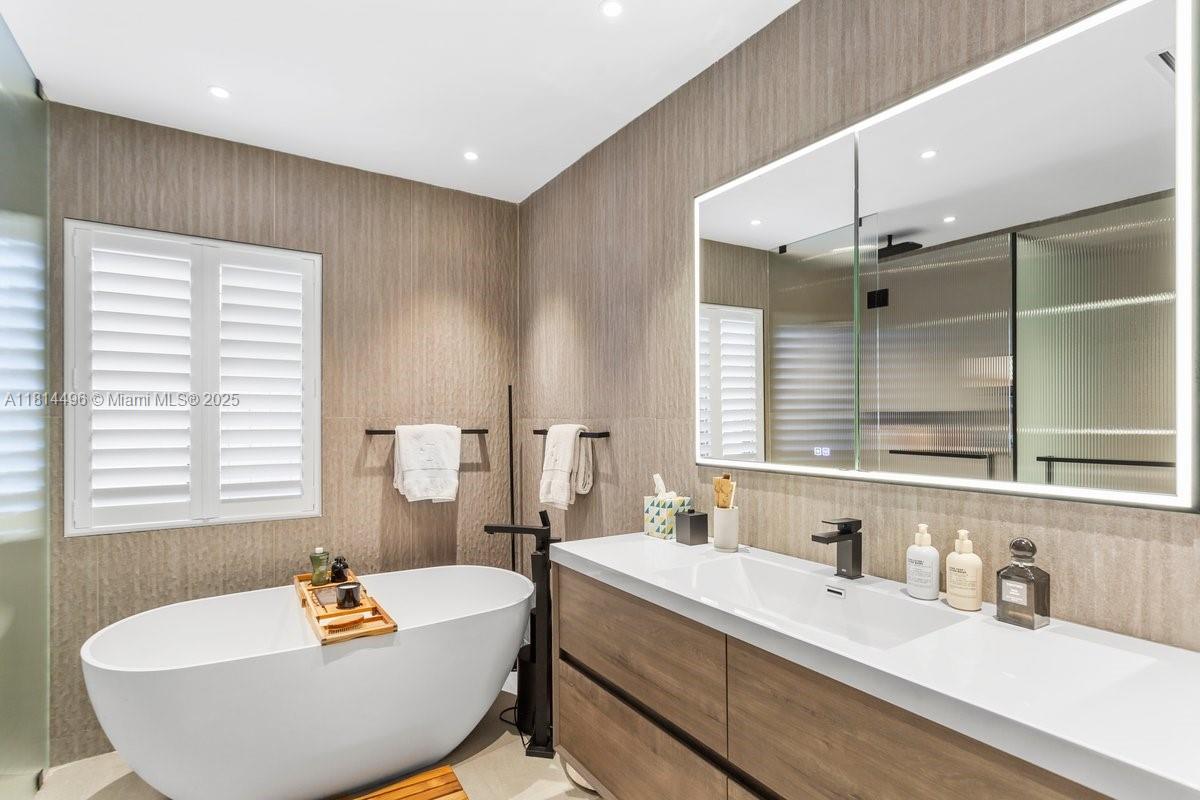 BISCAYNE KEY ESTATES - Residential