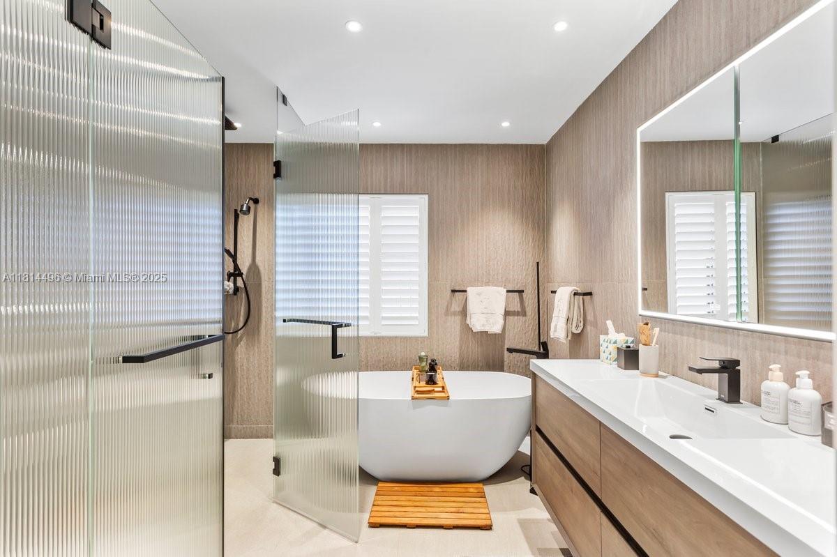 BISCAYNE KEY ESTATES - Residential