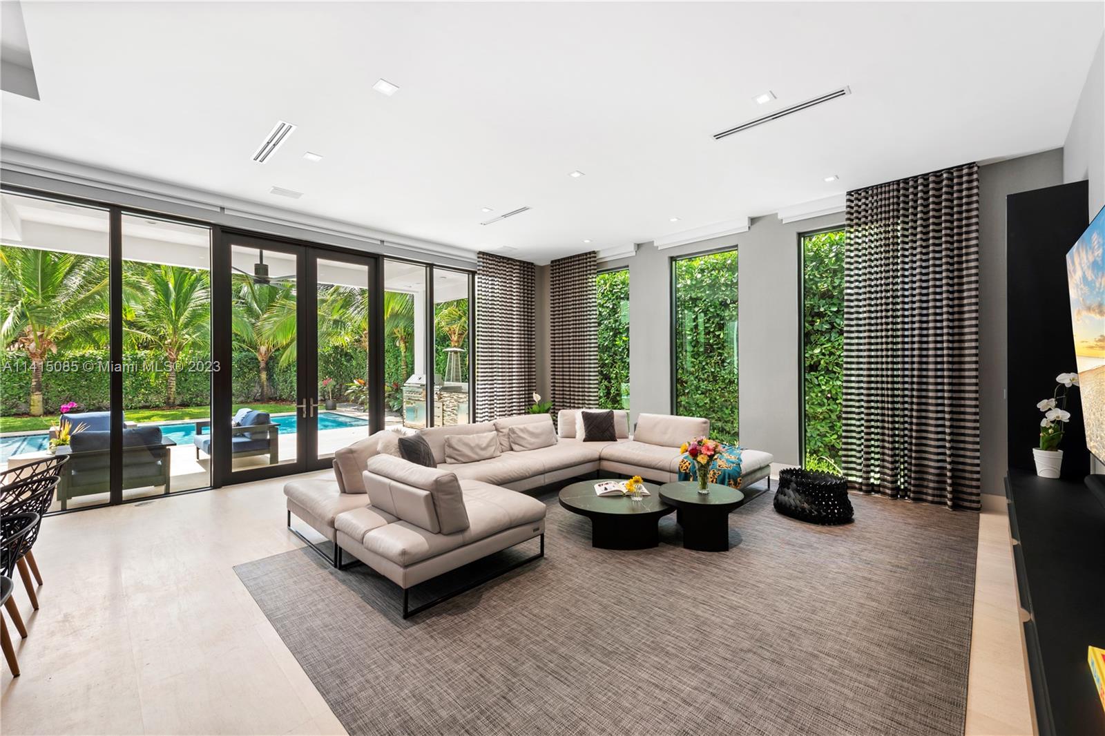 UNIVERSITY ESTATES - Residential